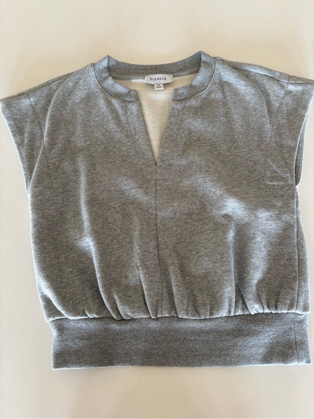 Evereve Heather Gray Split V-Neck Cap Sleeve Cropped Top
